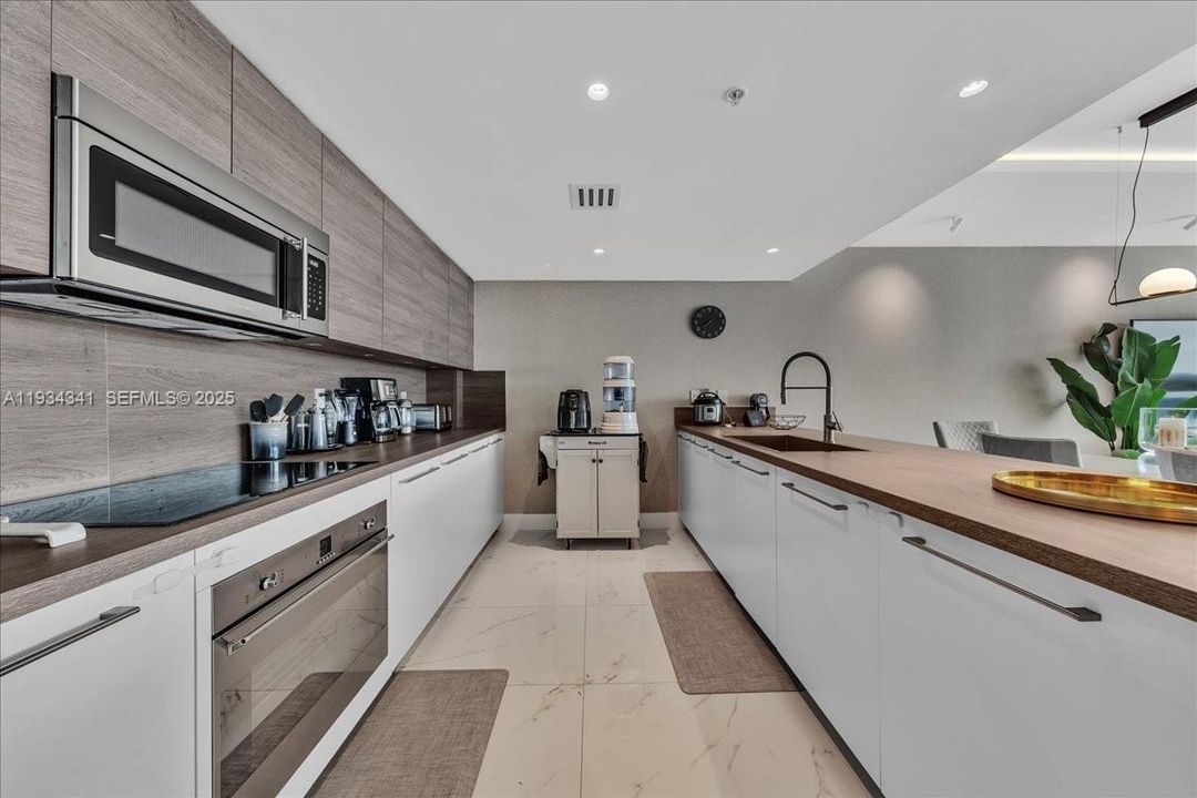 For Sale: $1,150,000 (3 beds, 2 baths, 1705 Square Feet)