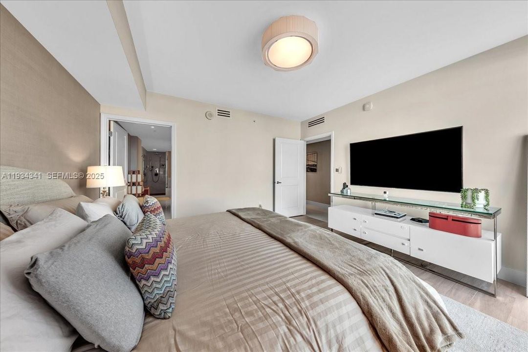 For Sale: $1,150,000 (3 beds, 2 baths, 1705 Square Feet)