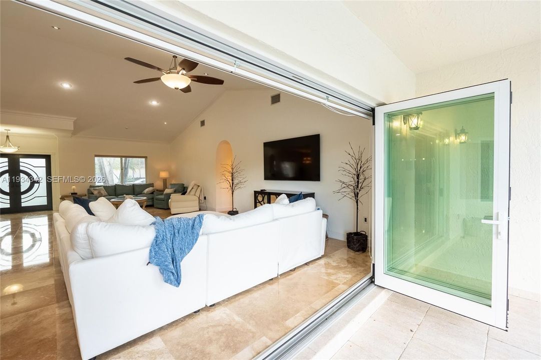 For Sale: $1,275,000 (3 beds, 2 baths, 2449 Square Feet)