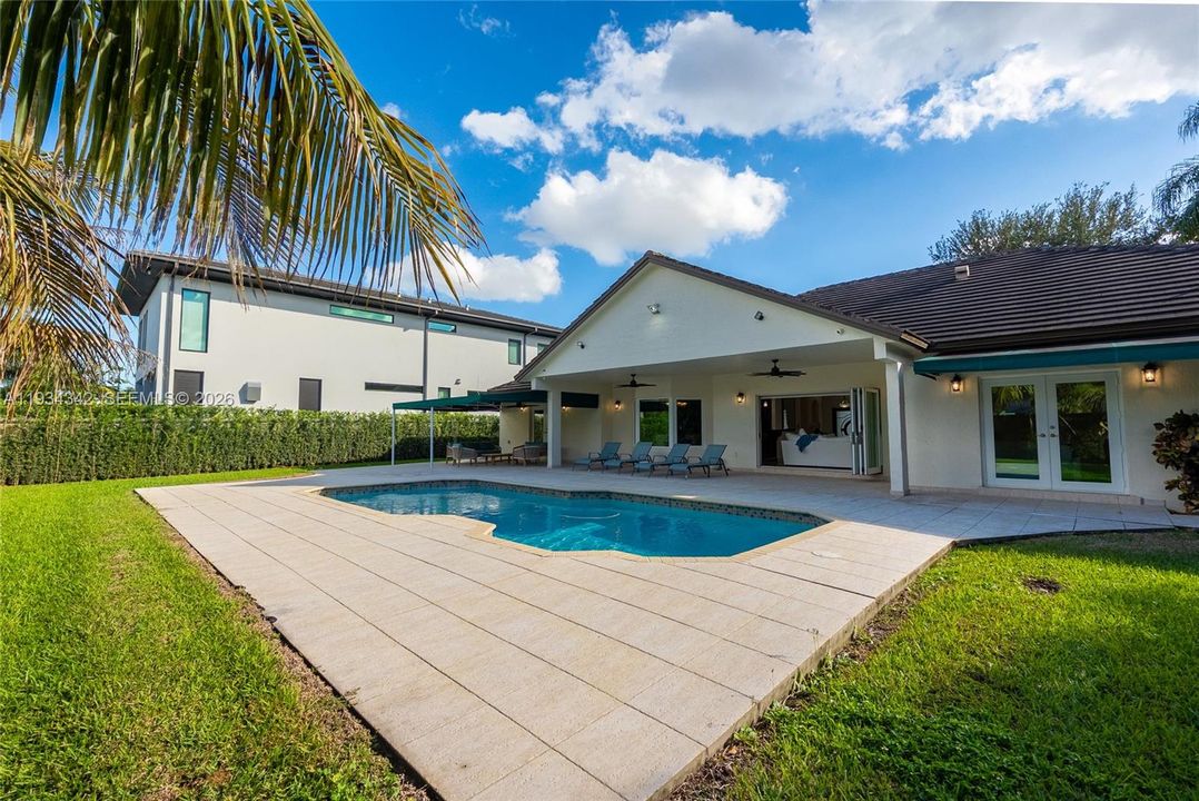 For Sale: $1,275,000 (3 beds, 2 baths, 2449 Square Feet)