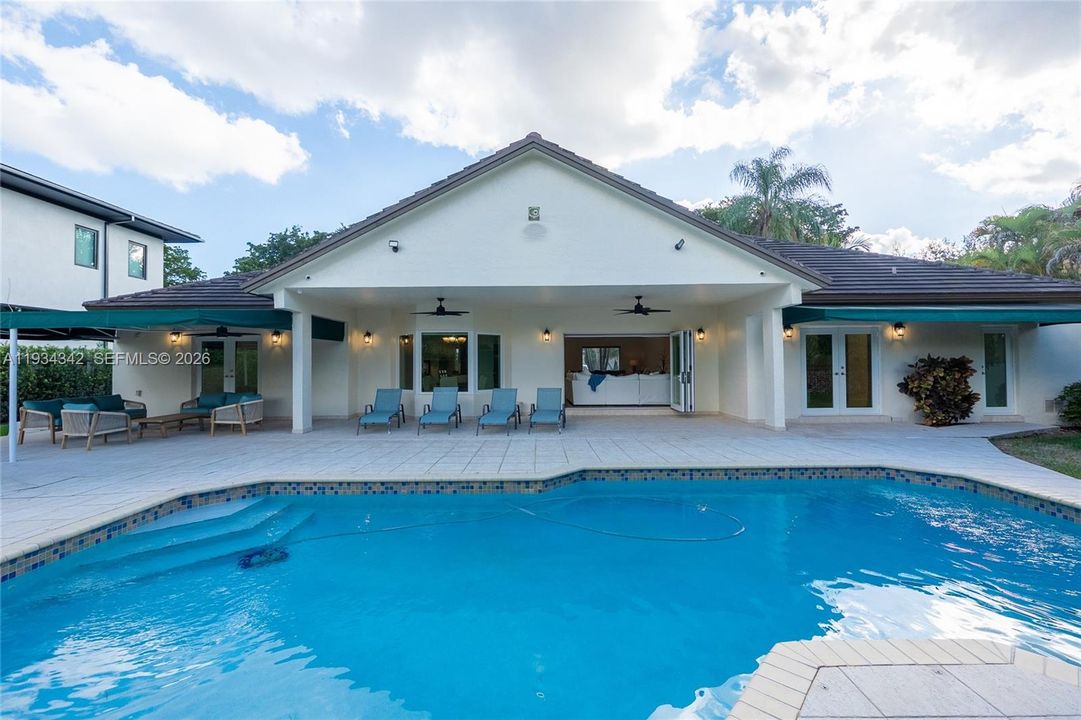 For Sale: $1,275,000 (3 beds, 2 baths, 2449 Square Feet)