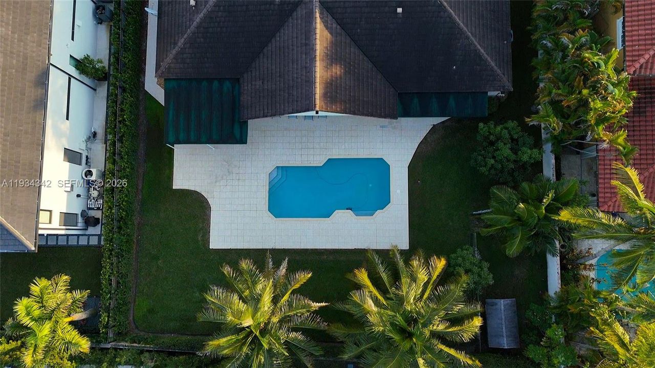 For Sale: $1,275,000 (3 beds, 2 baths, 2449 Square Feet)