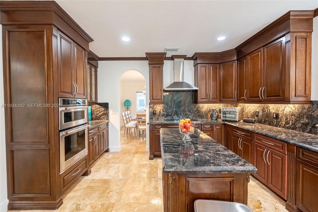 For Sale: $1,275,000 (3 beds, 2 baths, 2449 Square Feet)