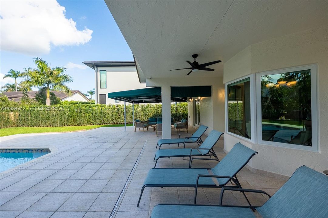 For Sale: $1,275,000 (3 beds, 2 baths, 2449 Square Feet)