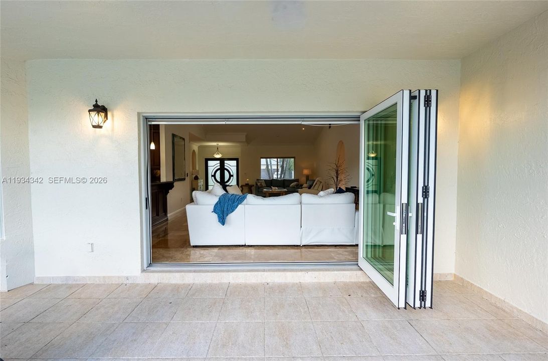 For Sale: $1,275,000 (3 beds, 2 baths, 2449 Square Feet)