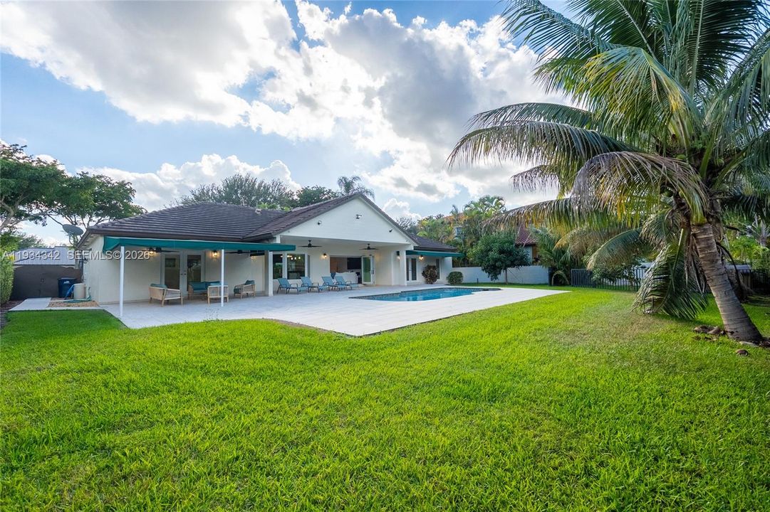 For Sale: $1,275,000 (3 beds, 2 baths, 2449 Square Feet)