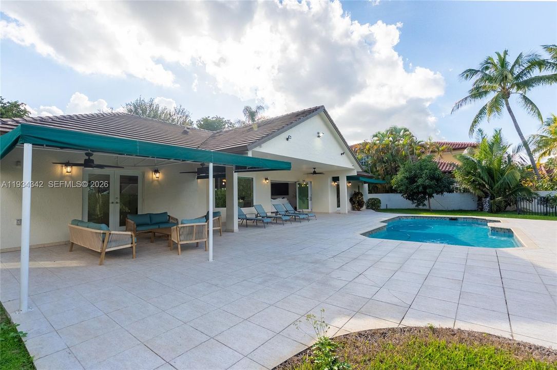 For Sale: $1,275,000 (3 beds, 2 baths, 2449 Square Feet)