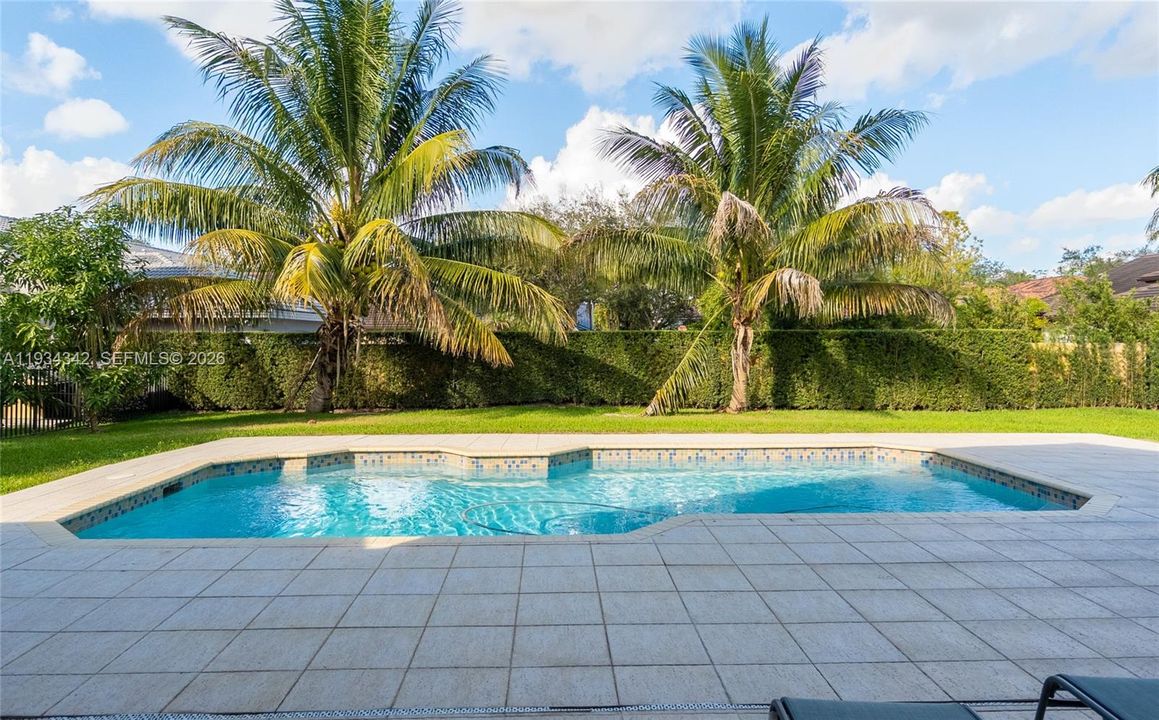 For Sale: $1,275,000 (3 beds, 2 baths, 2449 Square Feet)