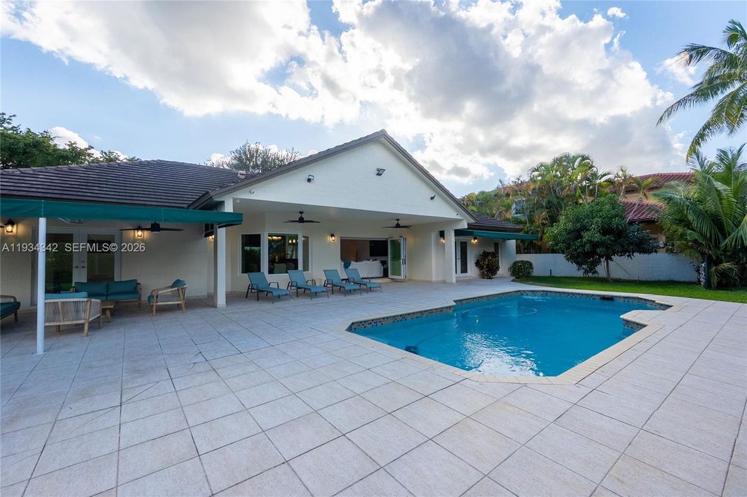 For Sale: $1,275,000 (3 beds, 2 baths, 2449 Square Feet)