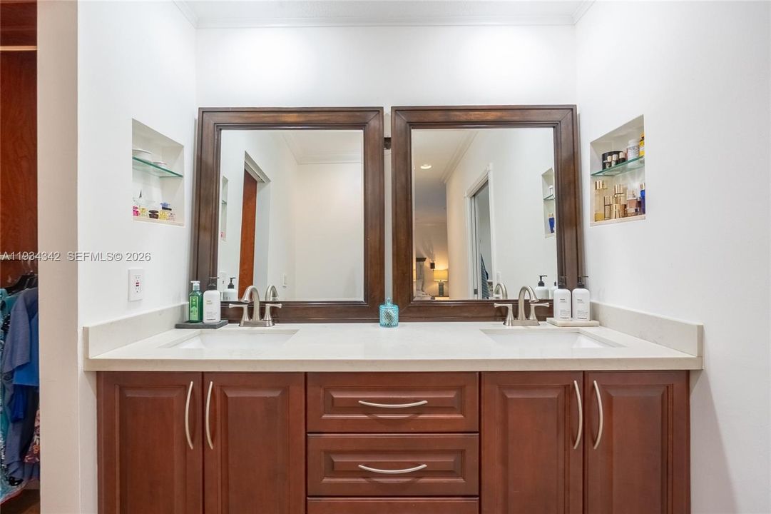 For Sale: $1,275,000 (3 beds, 2 baths, 2449 Square Feet)