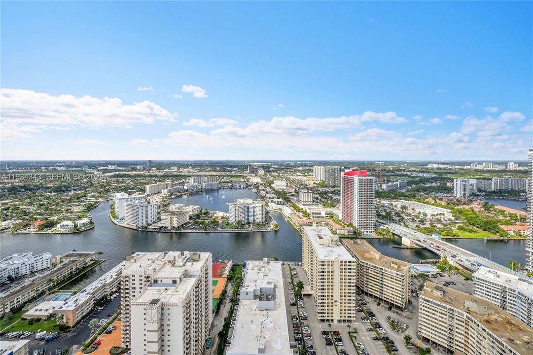 На продажу: $3,295,000 (3 спален, 3 ванн, 2200 Квадратных фут)