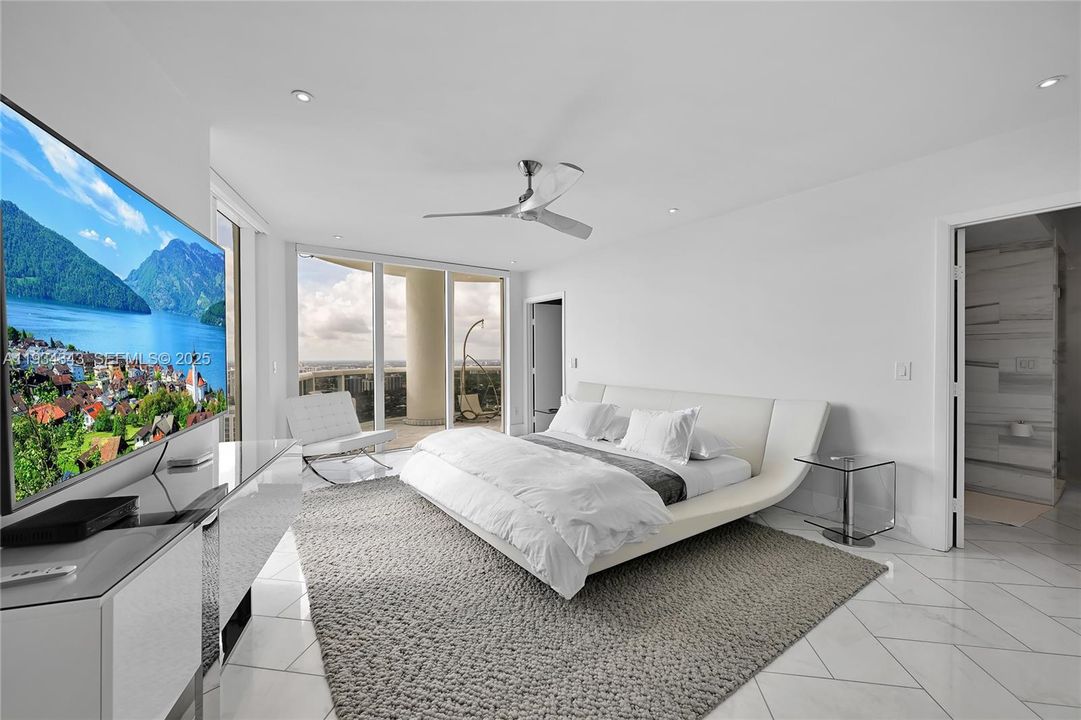 На продажу: $3,295,000 (3 спален, 3 ванн, 2200 Квадратных фут)