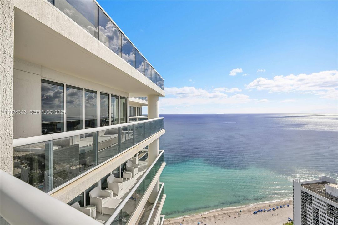 На продажу: $3,295,000 (3 спален, 3 ванн, 2200 Квадратных фут)