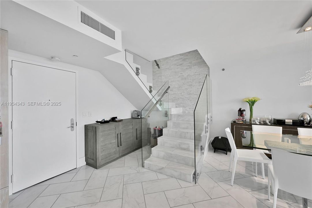 На продажу: $3,295,000 (3 спален, 3 ванн, 2200 Квадратных фут)