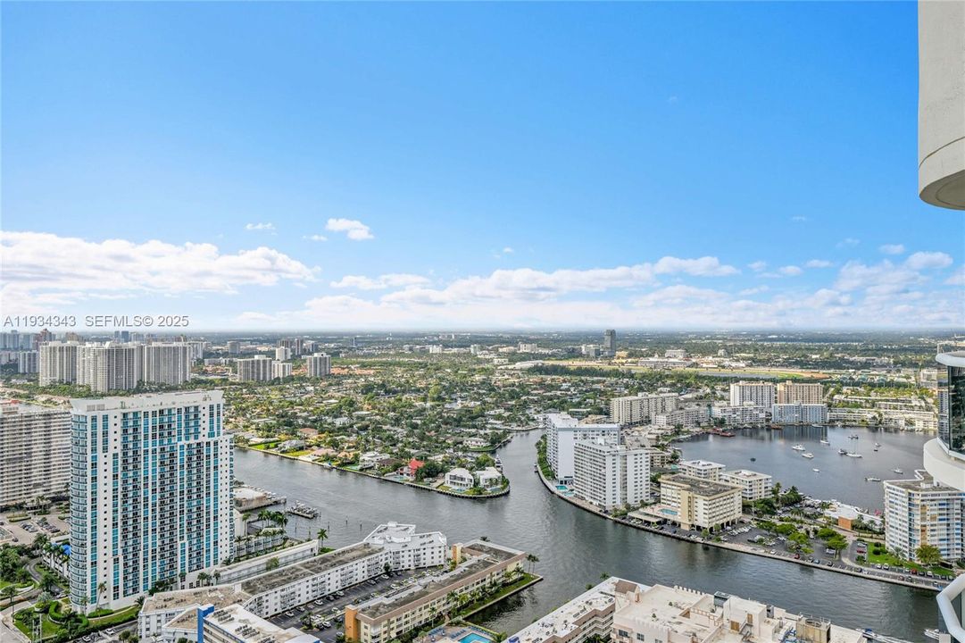 На продажу: $3,295,000 (3 спален, 3 ванн, 2200 Квадратных фут)