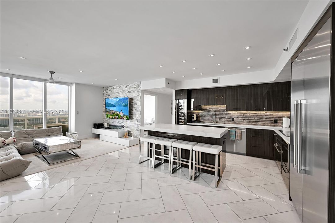 На продажу: $3,295,000 (3 спален, 3 ванн, 2200 Квадратных фут)