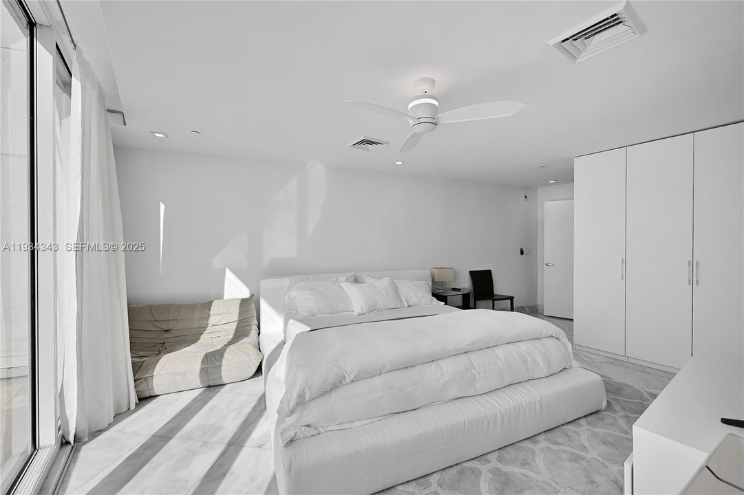 На продажу: $3,295,000 (3 спален, 3 ванн, 2200 Квадратных фут)