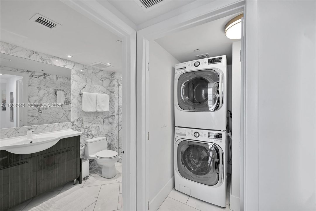 На продажу: $3,295,000 (3 спален, 3 ванн, 2200 Квадратных фут)