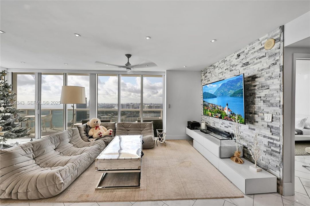 На продажу: $3,295,000 (3 спален, 3 ванн, 2200 Квадратных фут)