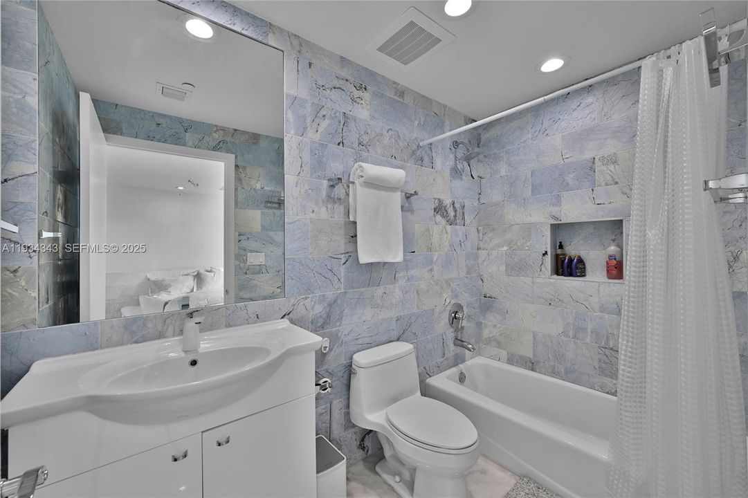 На продажу: $3,295,000 (3 спален, 3 ванн, 2200 Квадратных фут)