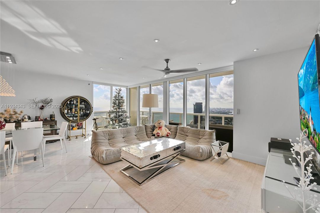 На продажу: $3,295,000 (3 спален, 3 ванн, 2200 Квадратных фут)