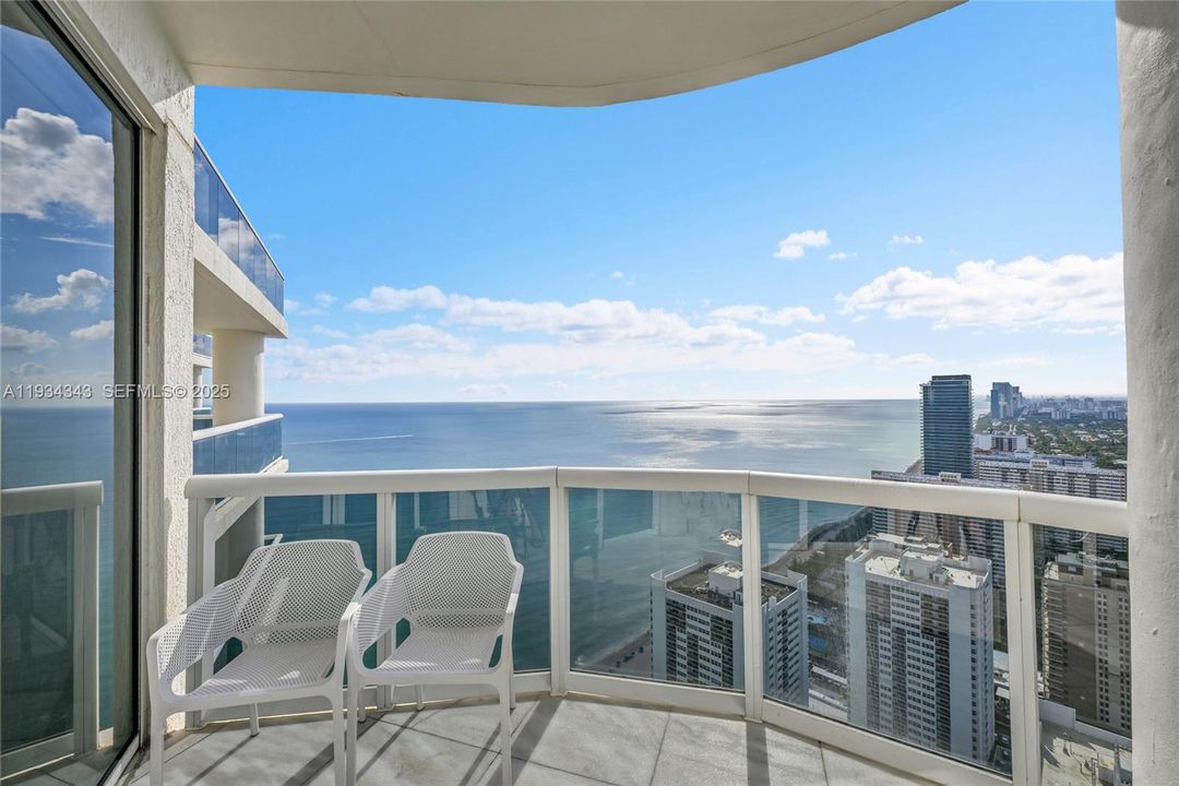 На продажу: $3,295,000 (3 спален, 3 ванн, 2200 Квадратных фут)