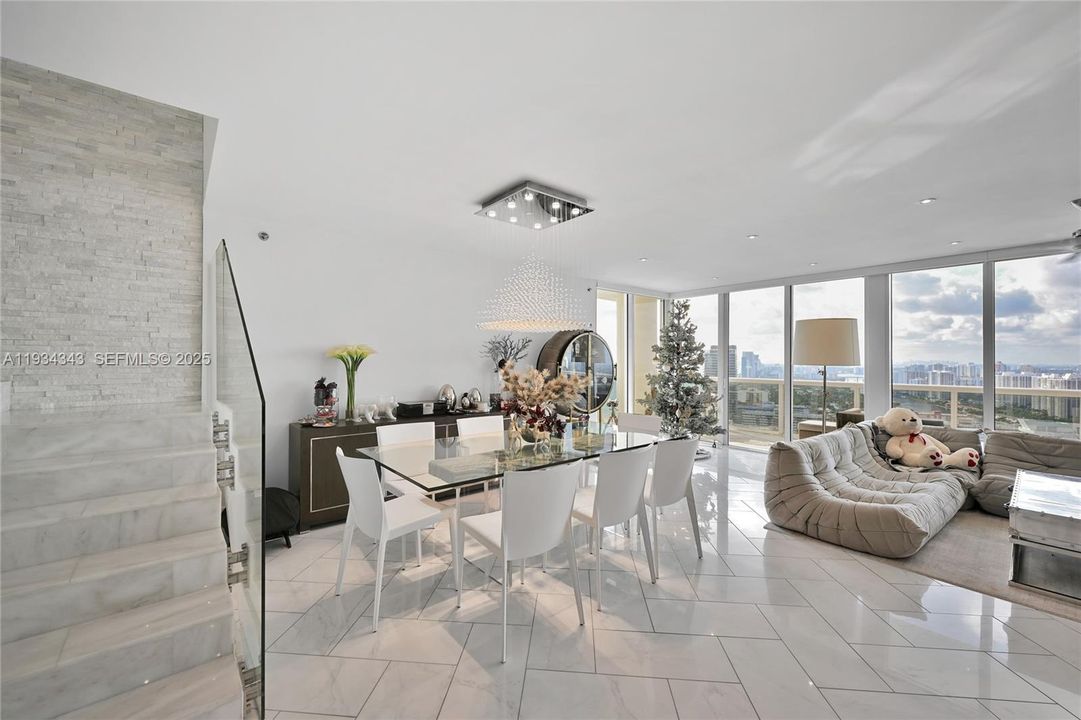 На продажу: $3,295,000 (3 спален, 3 ванн, 2200 Квадратных фут)