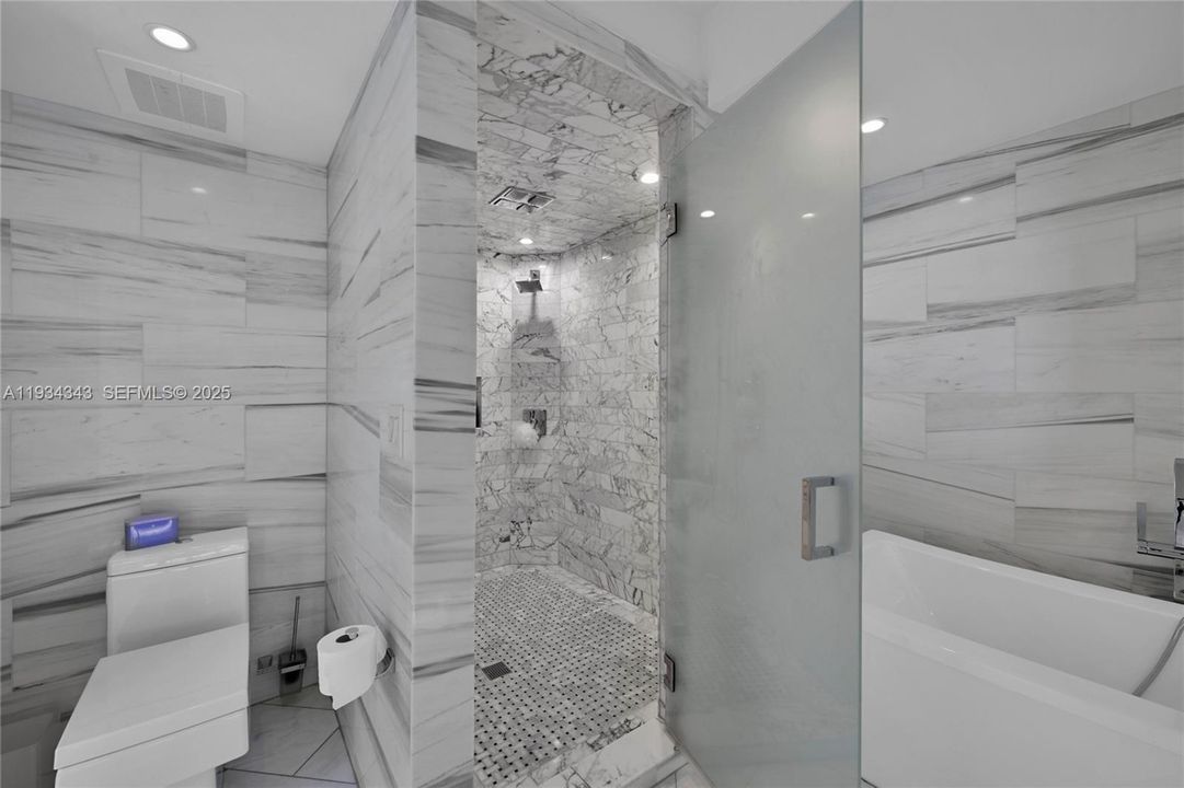 На продажу: $3,295,000 (3 спален, 3 ванн, 2200 Квадратных фут)