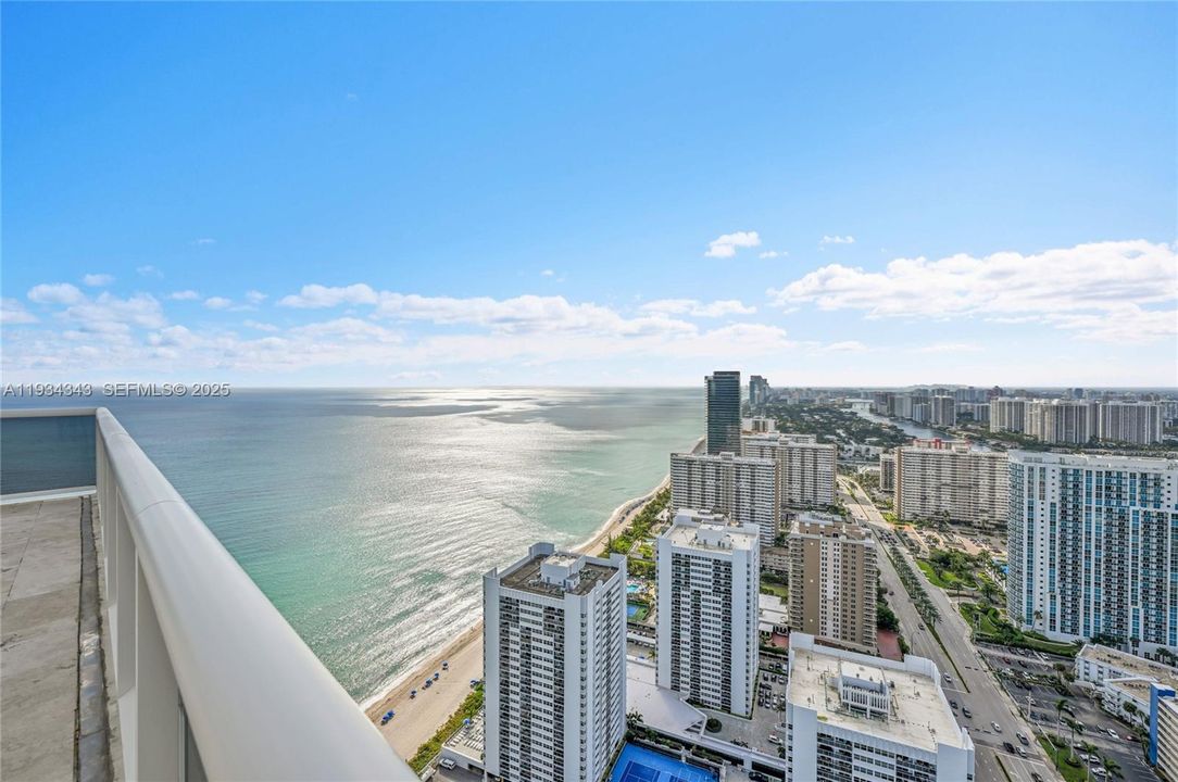 На продажу: $3,295,000 (3 спален, 3 ванн, 2200 Квадратных фут)