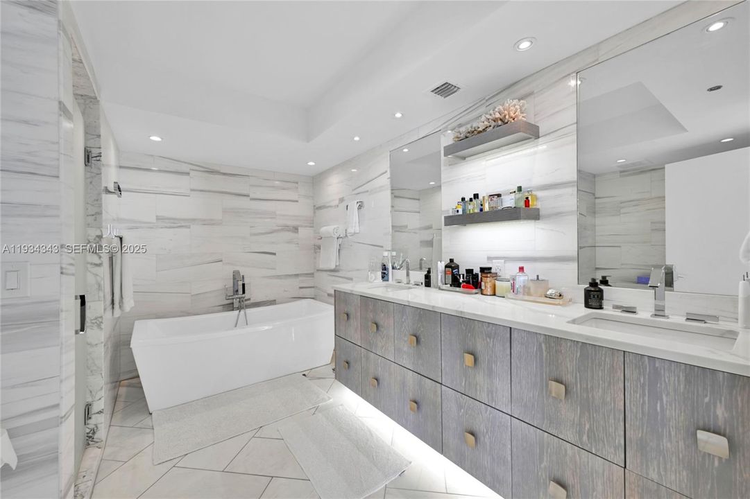 На продажу: $3,295,000 (3 спален, 3 ванн, 2200 Квадратных фут)