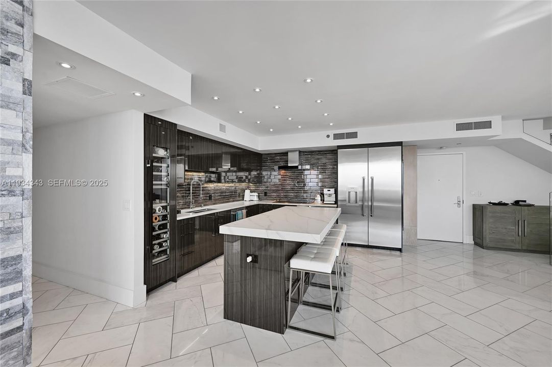 На продажу: $3,295,000 (3 спален, 3 ванн, 2200 Квадратных фут)