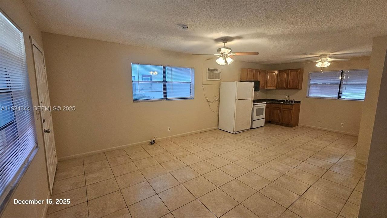 For Rent: $1,300 (0 beds, 1 baths, 550 Square Feet)