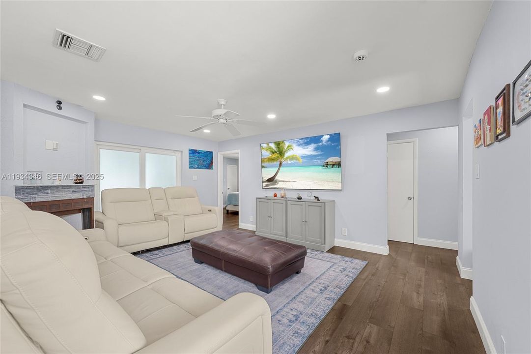 待售: $550,000 (3 贝兹, 2 浴室, 1441 平方英尺)