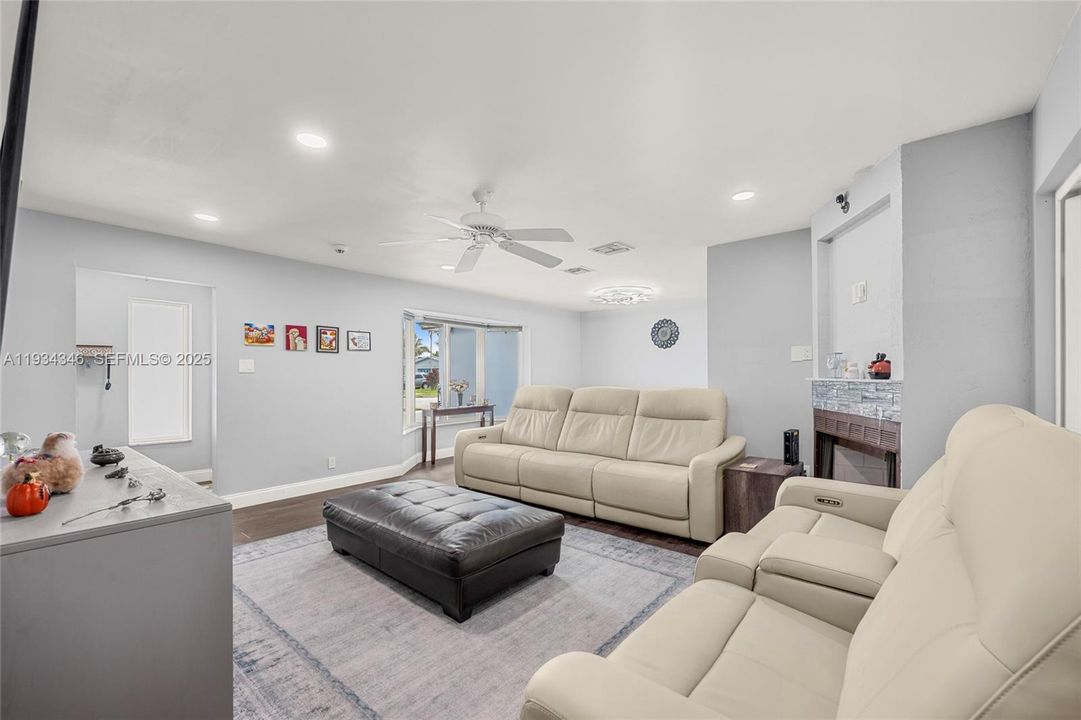 待售: $550,000 (3 贝兹, 2 浴室, 1441 平方英尺)