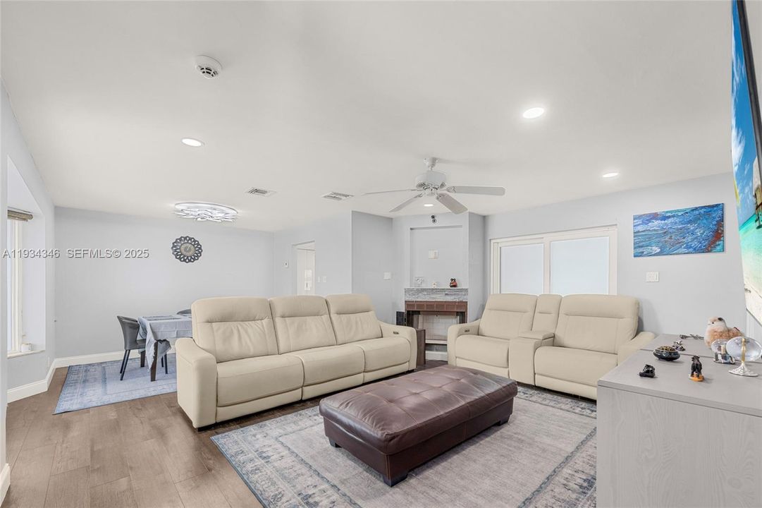 待售: $550,000 (3 贝兹, 2 浴室, 1441 平方英尺)