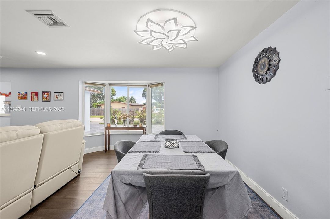 待售: $550,000 (3 贝兹, 2 浴室, 1441 平方英尺)