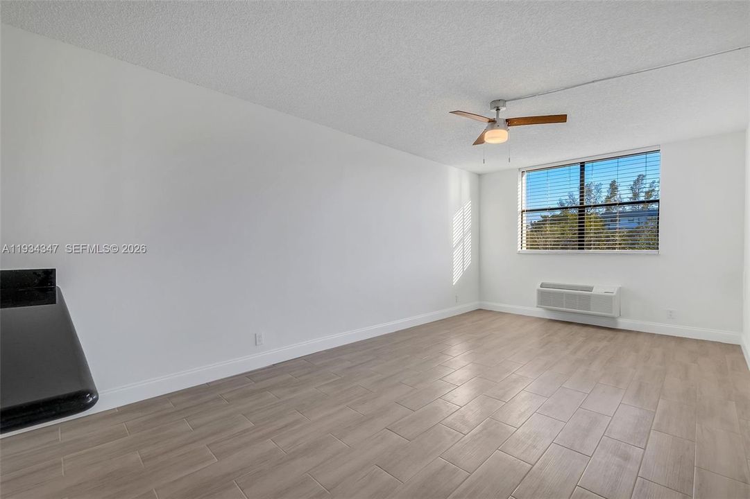 For Rent: $1,590 (1 beds, 1 baths, 606 Square Feet)