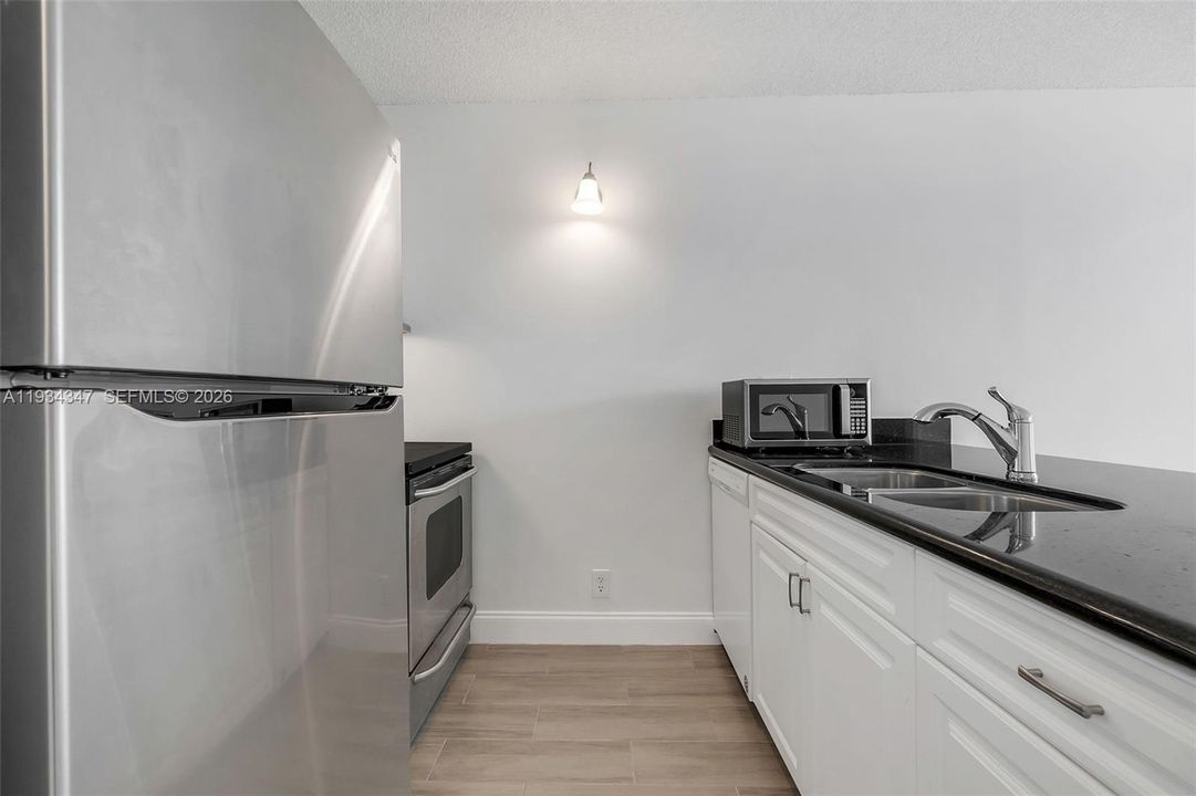 For Rent: $1,590 (1 beds, 1 baths, 606 Square Feet)