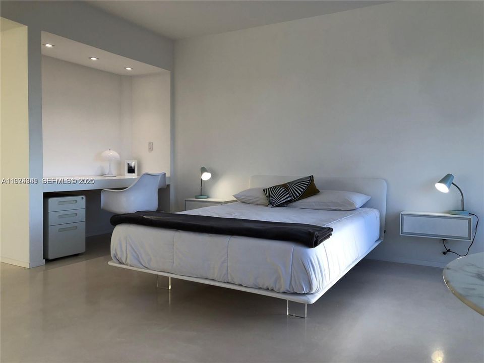 出租: $2,700 (0 贝兹, 1 浴室, 678 平方英尺)