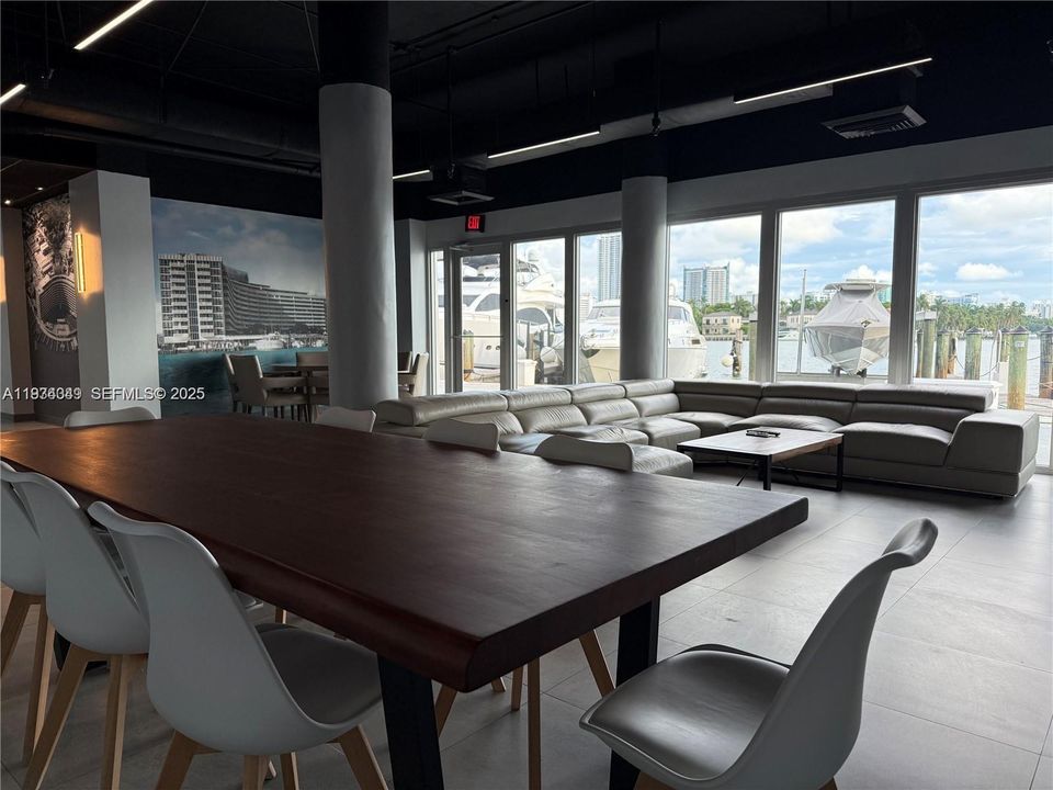 出租: $2,700 (0 贝兹, 1 浴室, 678 平方英尺)