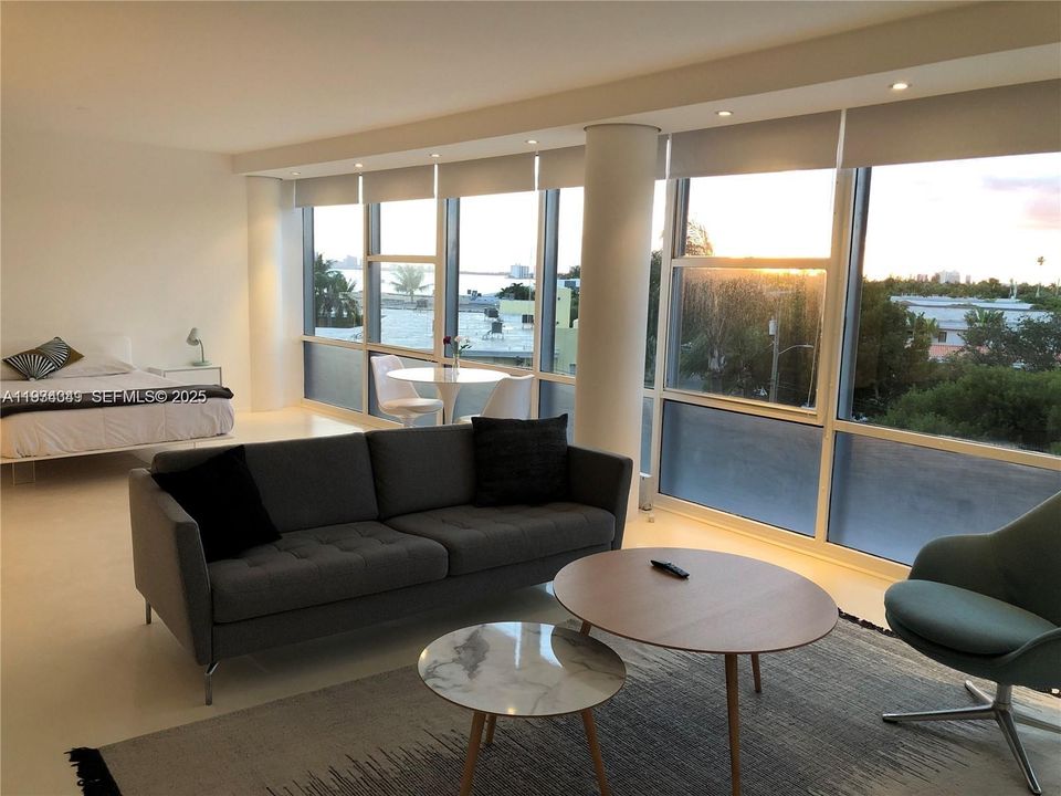 出租: $2,700 (0 贝兹, 1 浴室, 678 平方英尺)