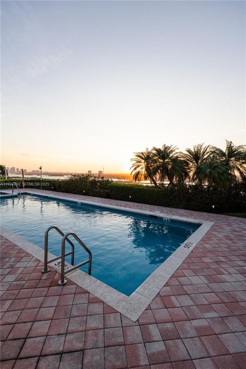 For Rent: $6,200 (2 beds, 2 baths, 1906 Square Feet)