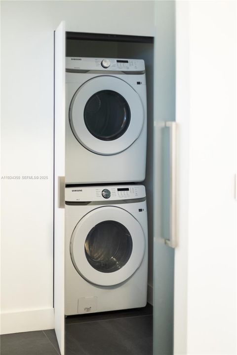 For Rent: $6,200 (2 beds, 2 baths, 1906 Square Feet)