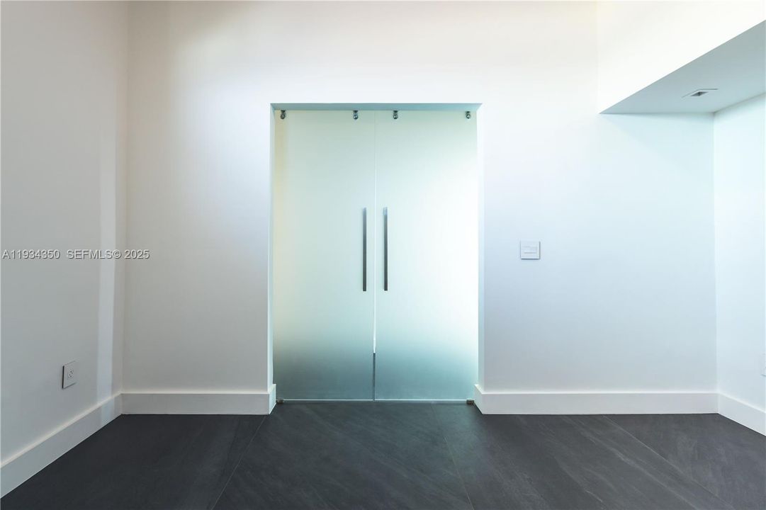 For Rent: $6,200 (2 beds, 2 baths, 1906 Square Feet)