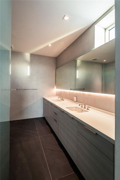 For Rent: $6,200 (2 beds, 2 baths, 1906 Square Feet)