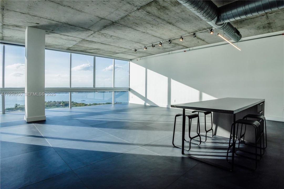 For Rent: $6,200 (2 beds, 2 baths, 1906 Square Feet)