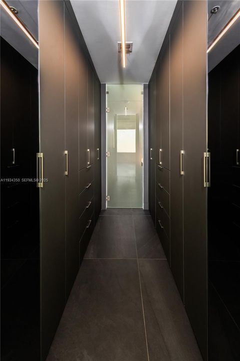 For Rent: $6,200 (2 beds, 2 baths, 1906 Square Feet)