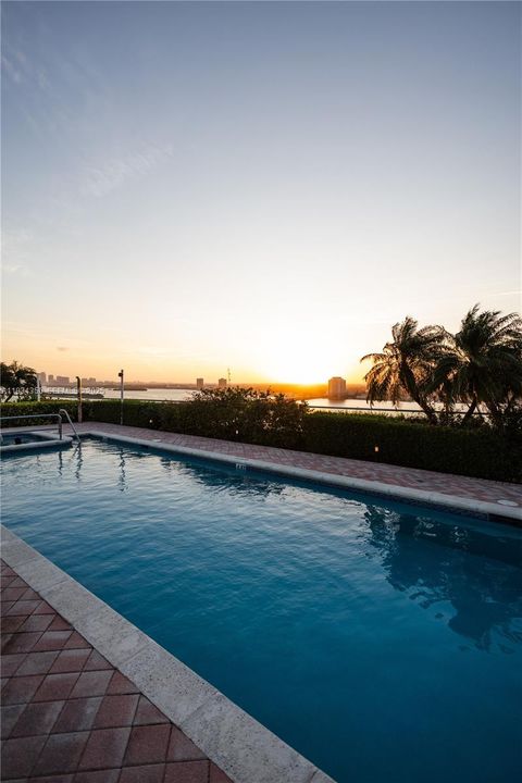 For Rent: $6,200 (2 beds, 2 baths, 1906 Square Feet)