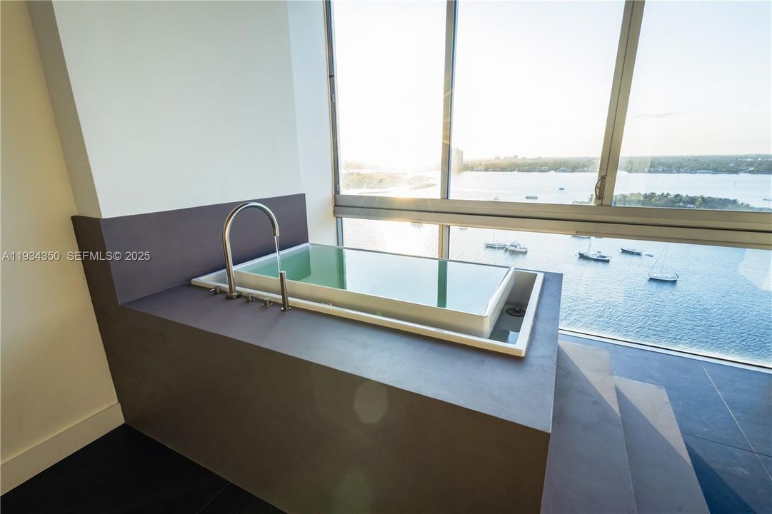 For Rent: $6,200 (2 beds, 2 baths, 1906 Square Feet)