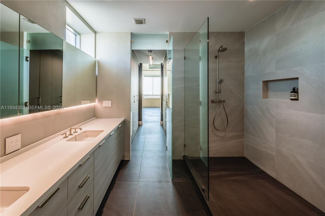 For Rent: $6,200 (2 beds, 2 baths, 1906 Square Feet)